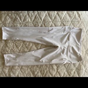 (M) White Crop Yoga Pants